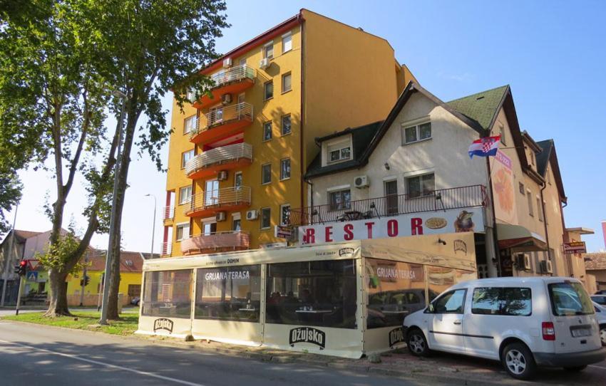Domin Osijek Hotel Екстериор снимка